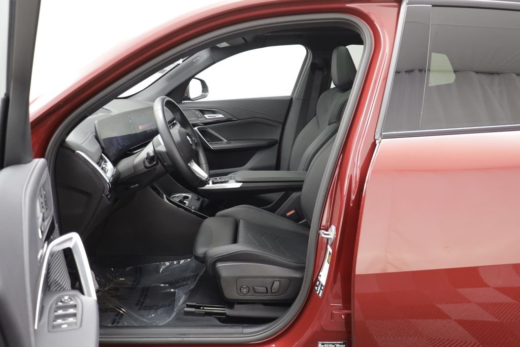 Certified Used 2025 Vegas Red Metallic BMW xDrive28i image 5