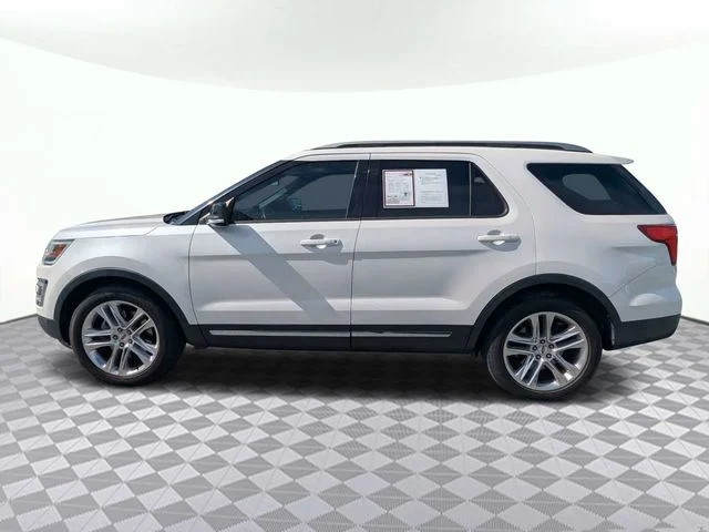 Used 2017 White Ford XLT image 5