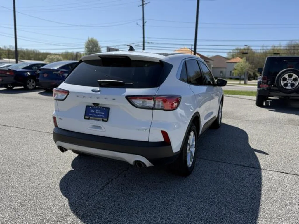 Certified Used 2020 Oxford White Ford SE image 7