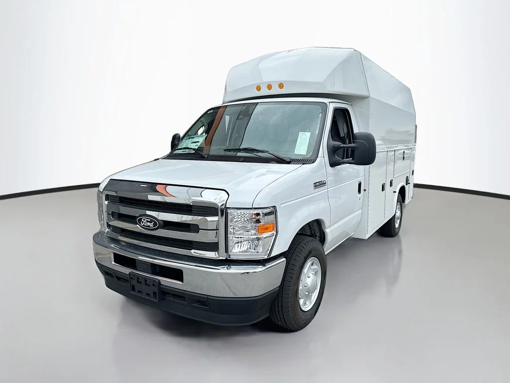 New 2026 Oxford White Ford E-350 SRW image 3