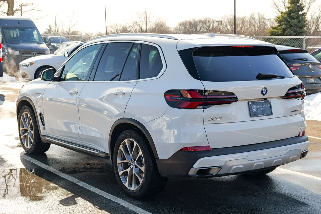 Used 2024 Alpine White BMW xDrive50e image 5