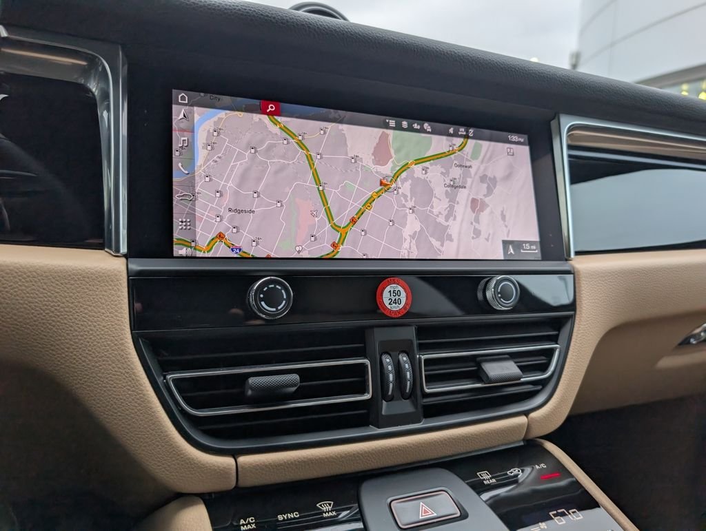 2025 Porsche Macan T - Photo 13