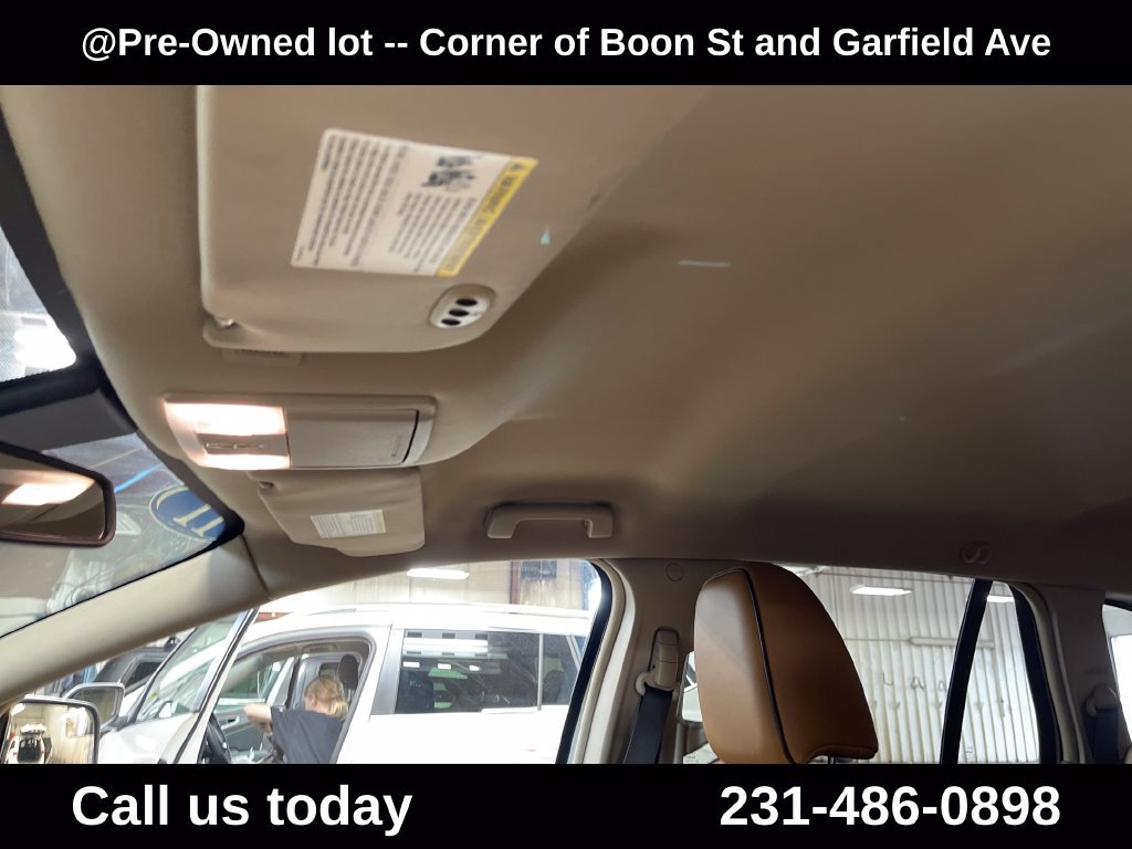 Used 2011  Lincoln Base image 13