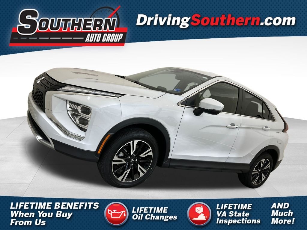 Used 2025 Silver Mitsubishi SE image 1