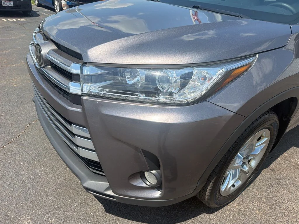 Used 2018 Gray Toyota Limited image 12