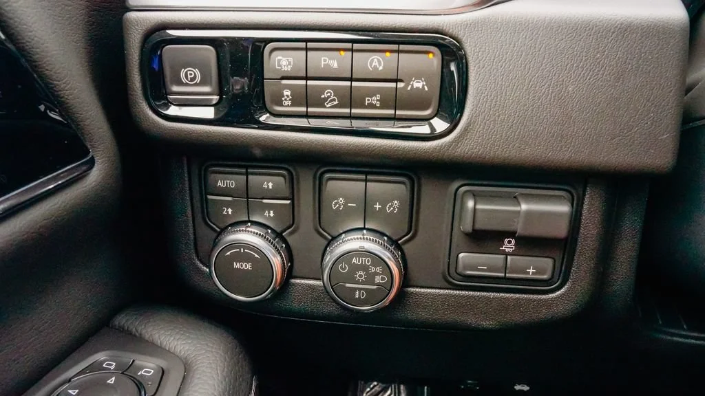 2026 GMC Yukon XL Denali - Photo 16