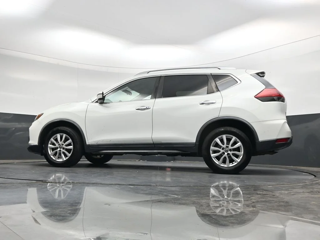 Used 2018 Glacier White Nissan SV image 29