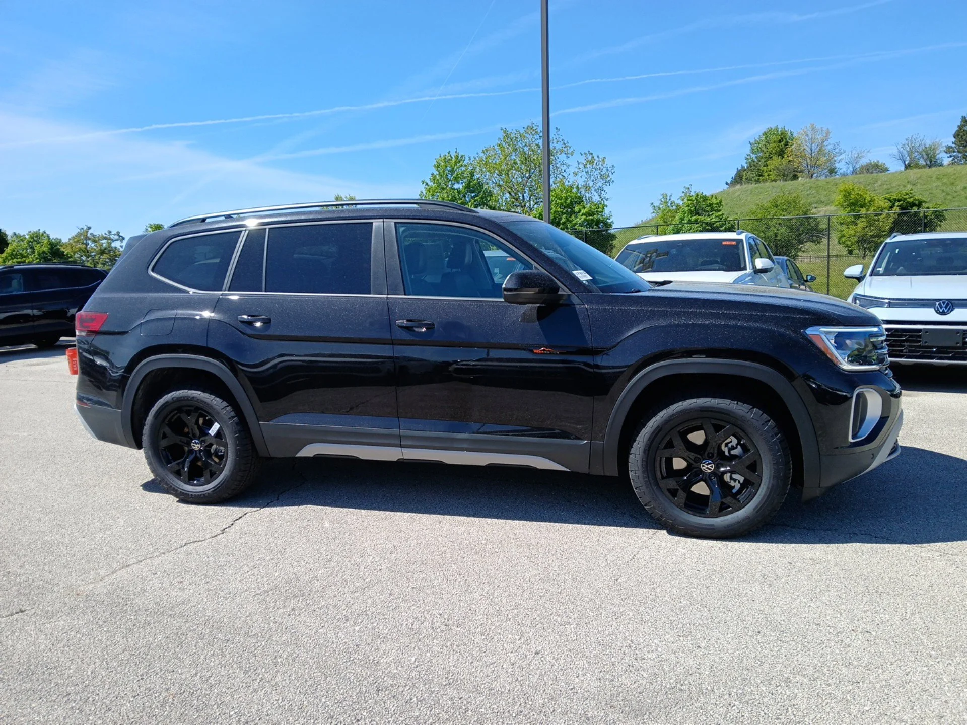 New 2026 Deep Black Pearl Volkswagen 2.0T Peak Edition image 3