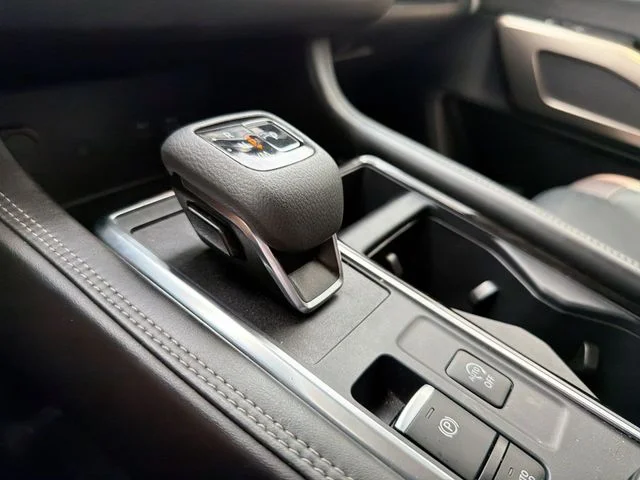 Used 2025 Gray Nissan Platinum image 23