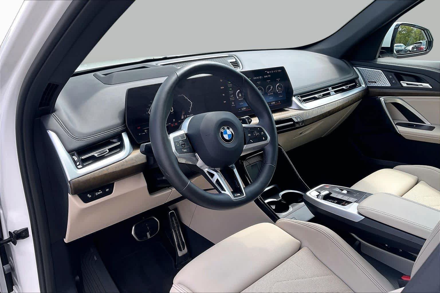 Used 2023 Mineral White Metallic BMW xDrive28i image 17