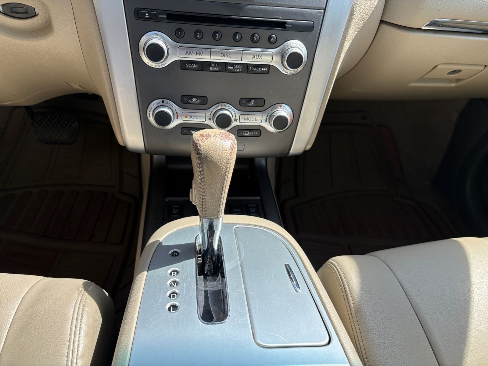 Used 2014 Brown Nissan SL image 27