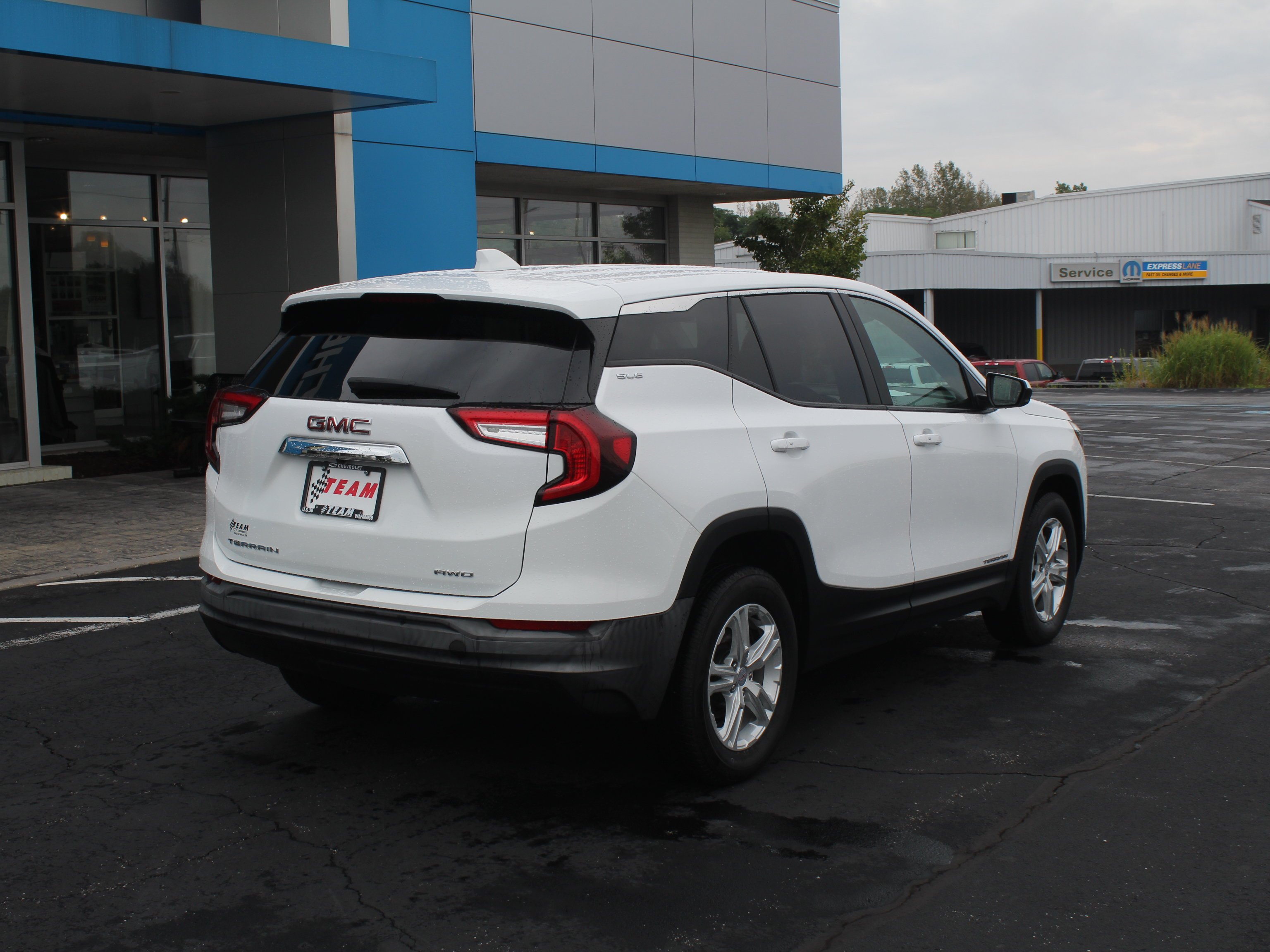 2024 GMC Terrain SLE - Photo 6