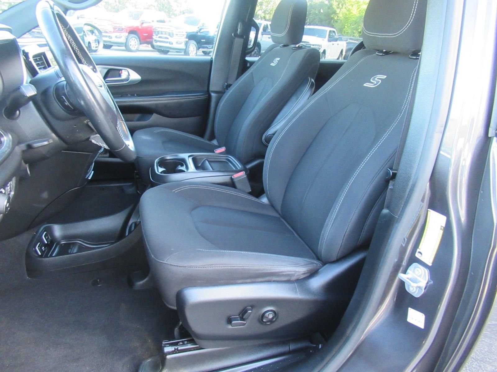 Used 2019 Gray Chrysler Touring Plus image 21