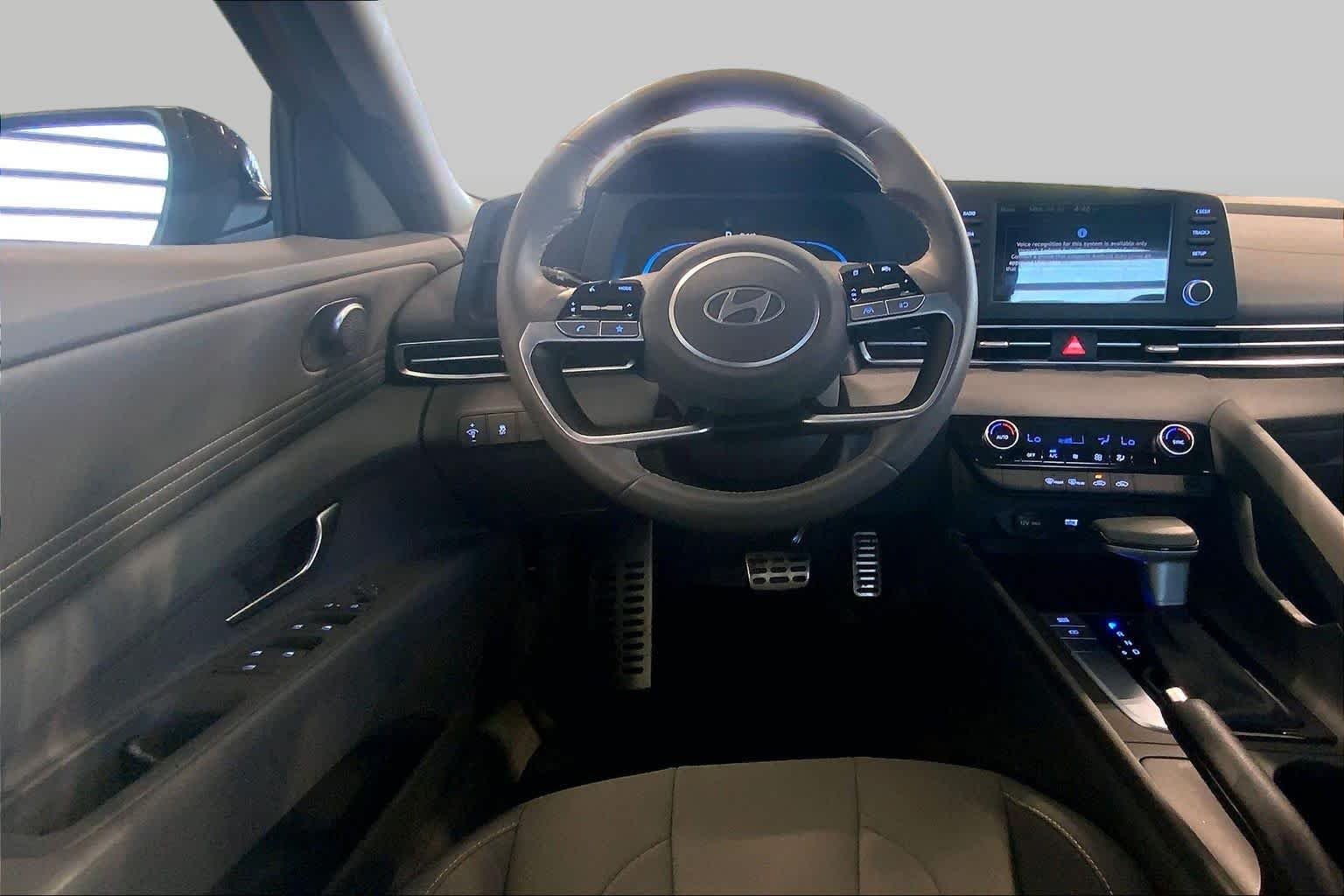 Used 2025 Ultimate Red Hyundai SEL Sport image 6