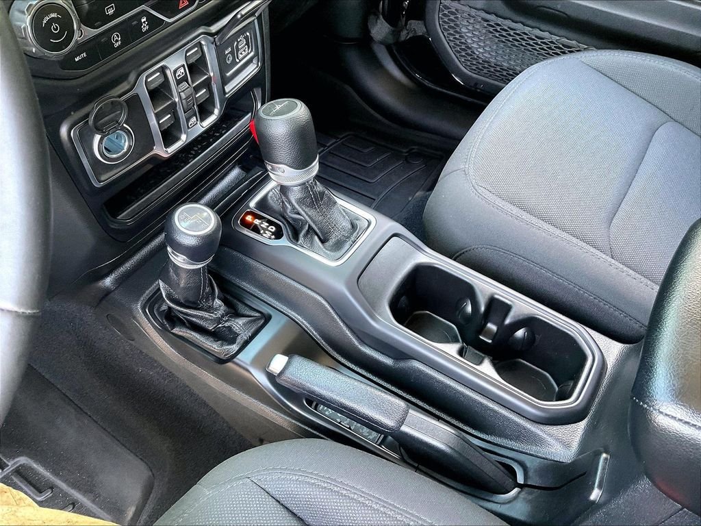 Used 2022 Black Jeep Sport image 18