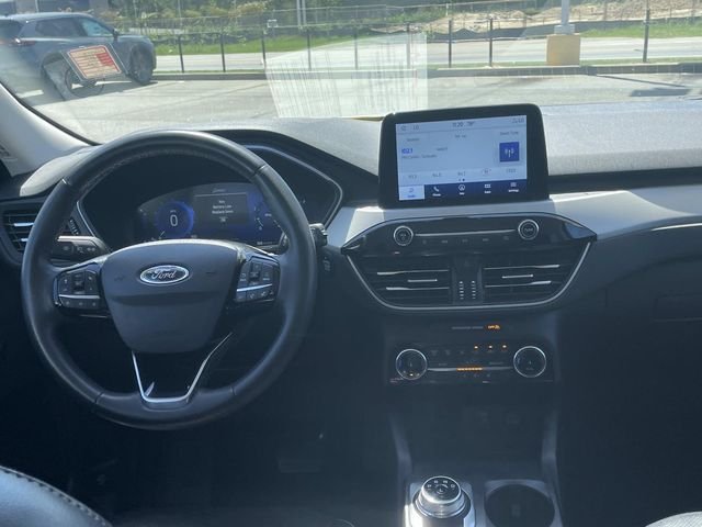Used 2022 Silver Ford SEL image 13