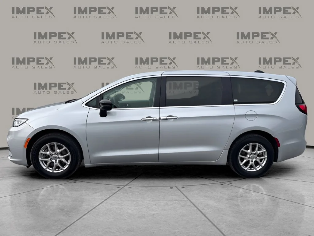 Used 2024 Silver Chrysler Touring L image 2