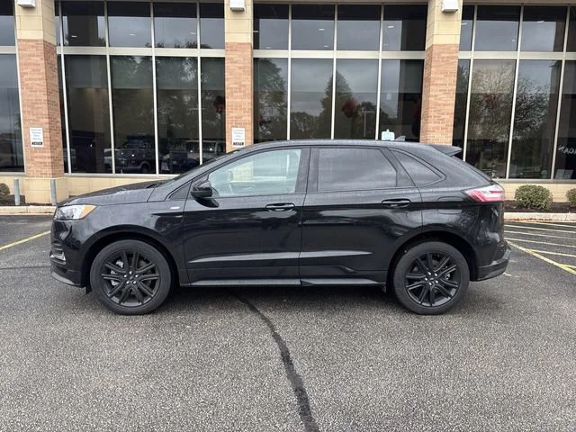 Used 2024 Agate Black Metallic Ford ST Line image 10