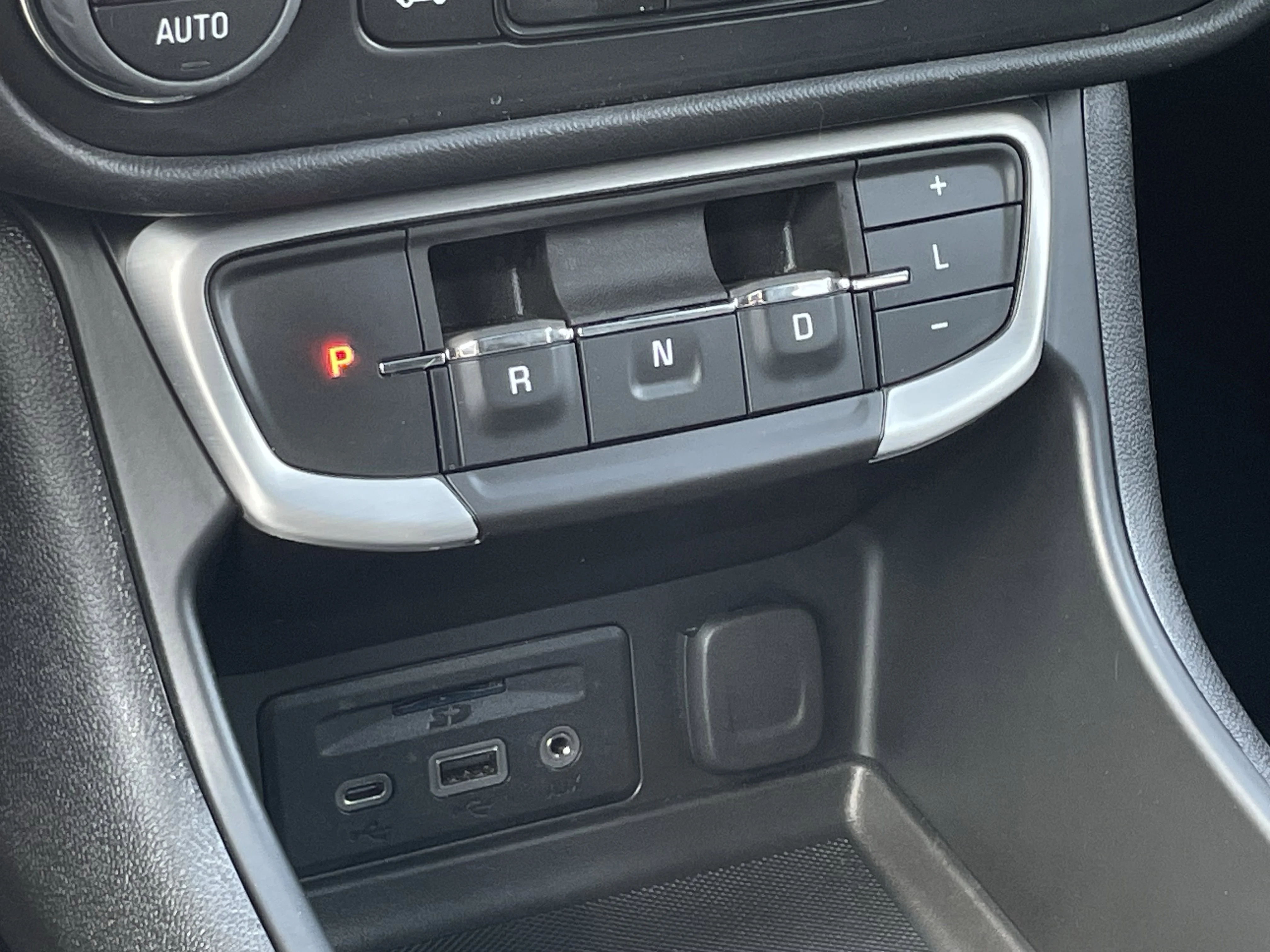 Used 2023 Marine Metallic GMC SLT image 23