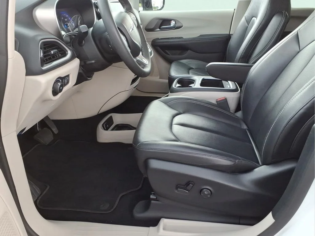 Used 2024 White Chrysler Touring L image 16