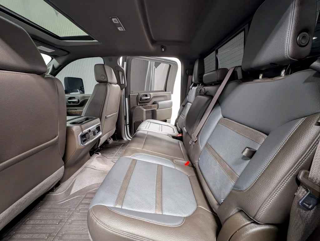 Used 2022 White Frost Tricoat GMC Denali image 17
