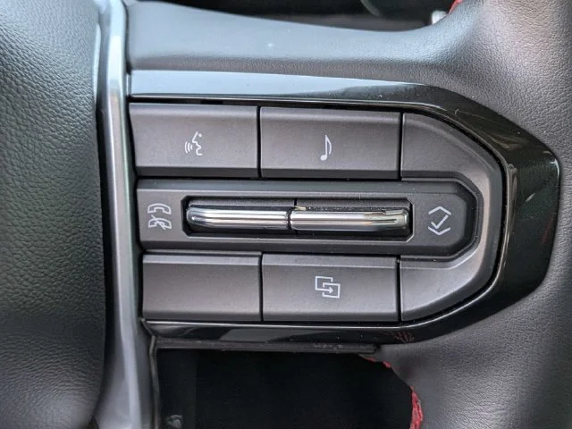Used 2023 White Chevrolet Z71 image 23