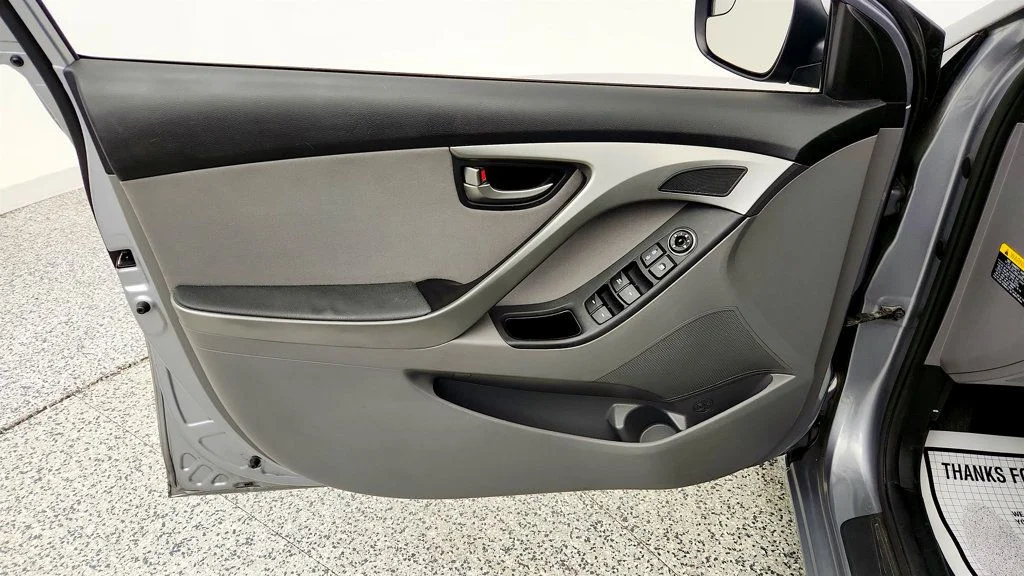 Used 2015 Titanium Gray Metallic Hyundai 4dr Sedan Automatic SE w/ Popular Equipment Pkg image 10