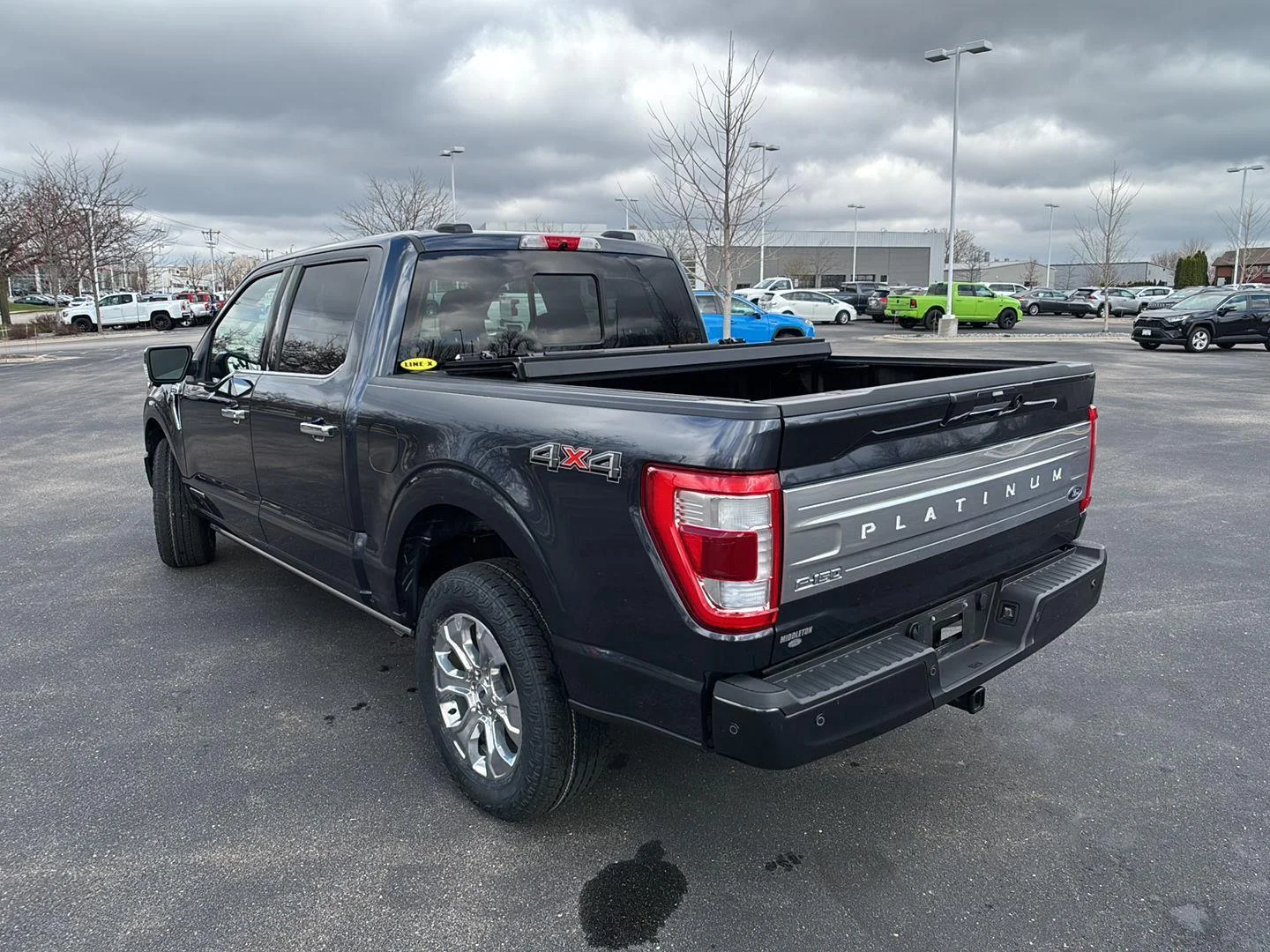 Used 2022 Smoked Quartz Metallic Tinted Clearcoat Ford Platinum image 11