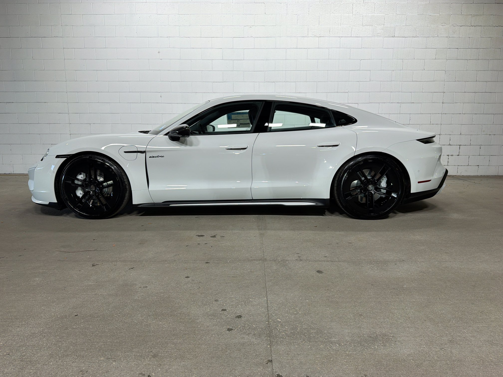 New 2027 White Porsche Turbo image 2