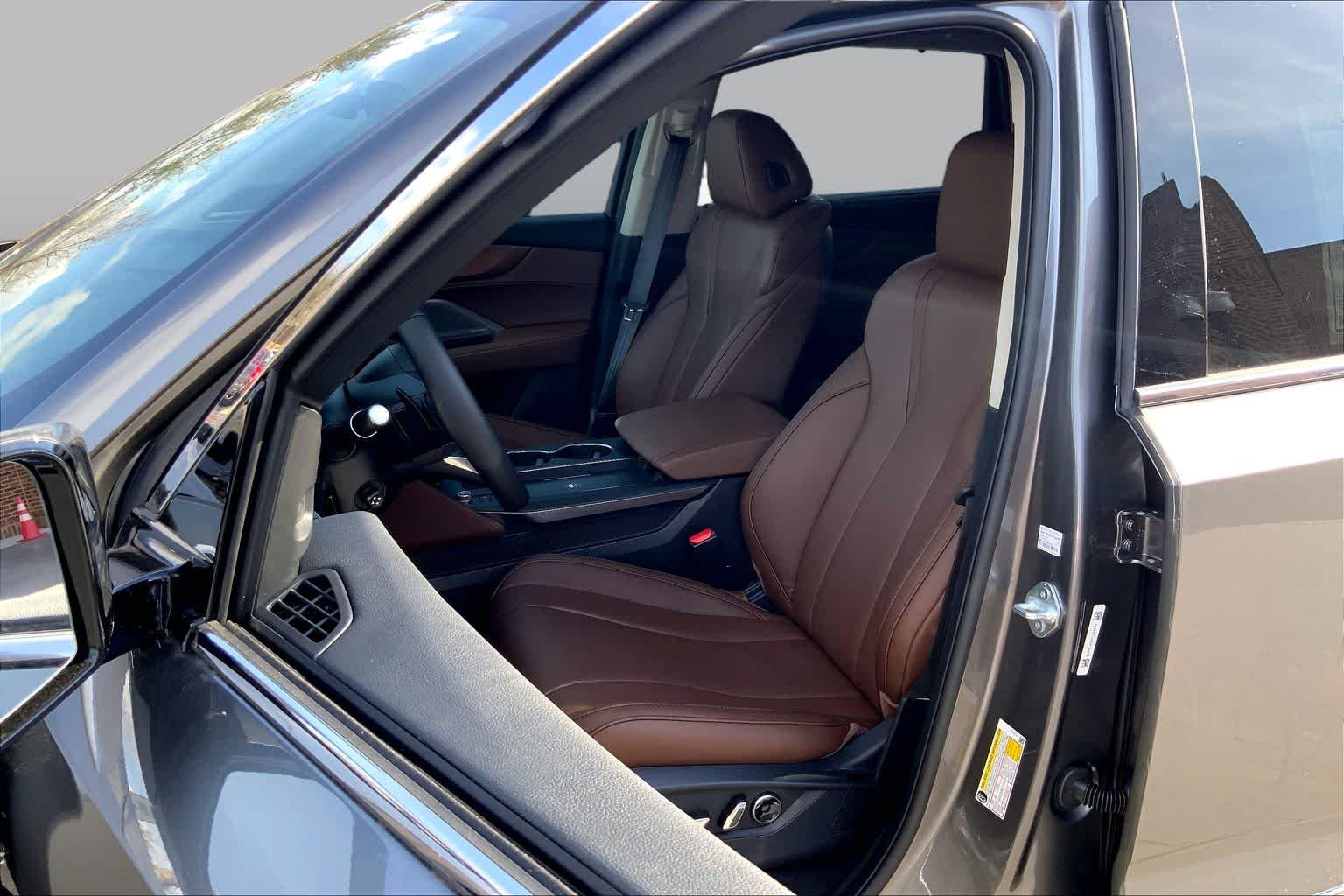 Used 2026 Liquid Carbon Metallic Acura w/Technology Package image 18