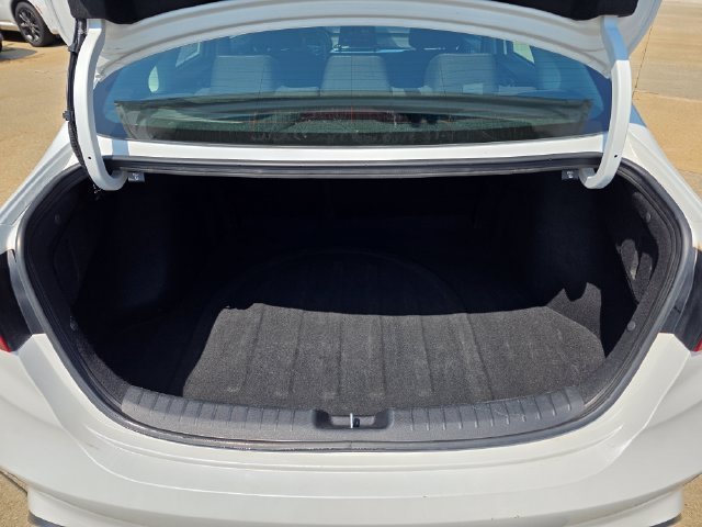 Used 2024 Snow White Pearl Kia LXS image 9
