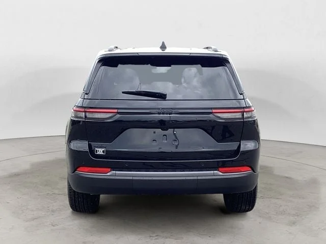 New 2026 Diamond Black Jeep LIMITED 4X4 image 5