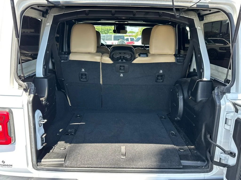 Used 2019 White Jeep Unlimited Sahara image 18