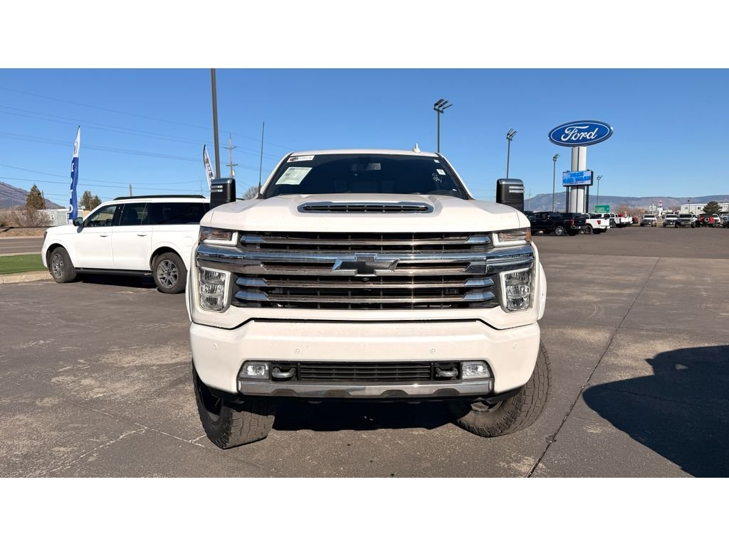 Used 2023 White Chevrolet High Country image 3