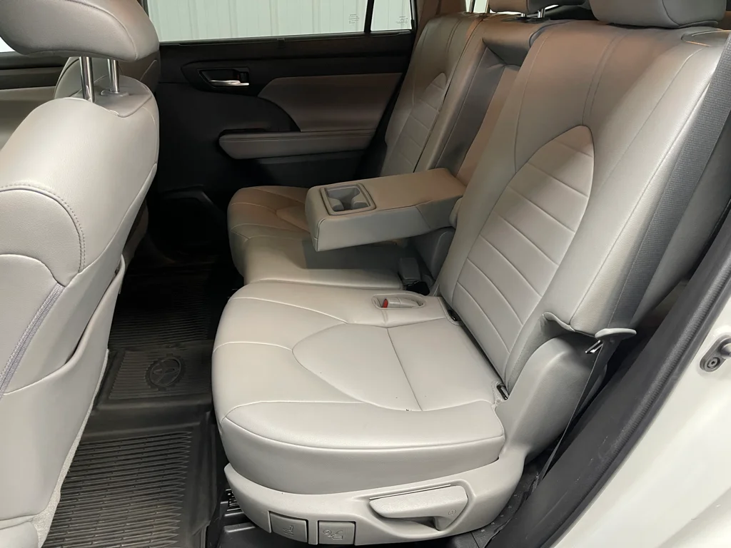 Used 2022 Beige Toyota XLE image 17