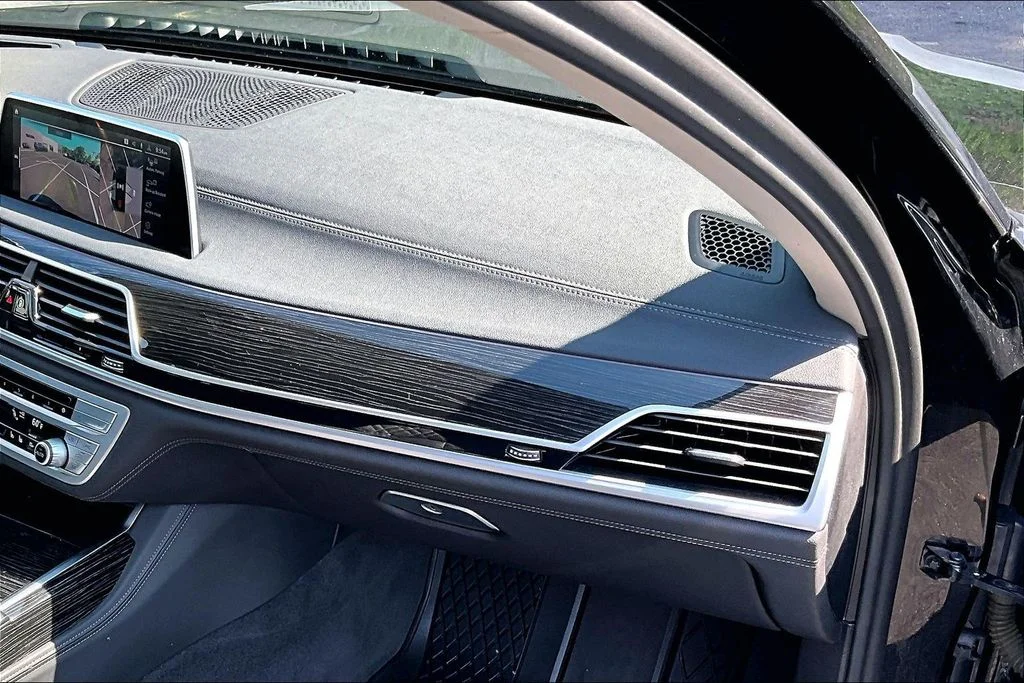 Used 2022 Black BMW 740i image 16