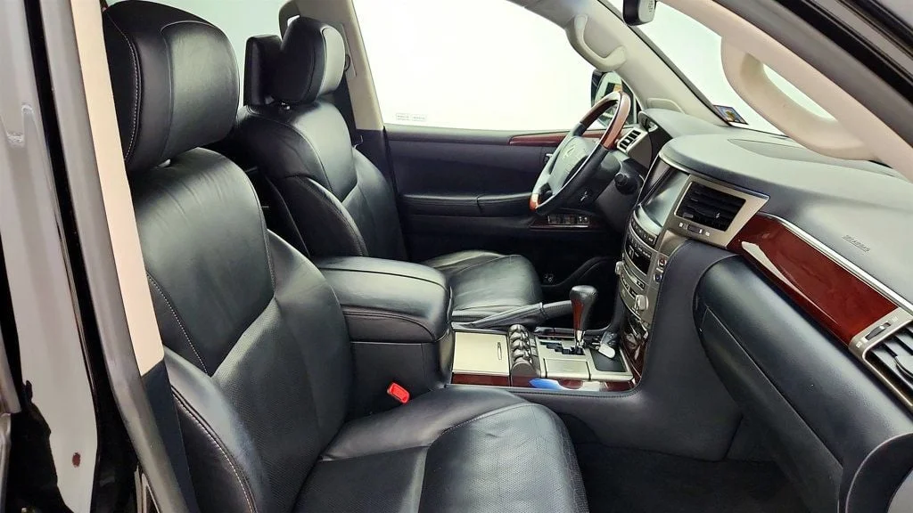 Used 2013 Black Onyx Lexus 4WD 4dr w/ Luxury Package, Mark Levinson & Rear Entertainment image 26