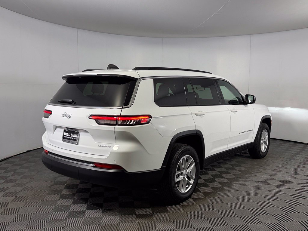 Used 2024 White Jeep Laredo image 6