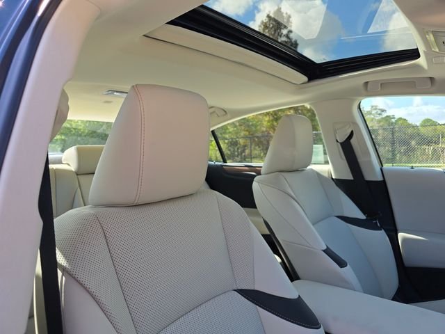 2025 Lexus ES 350 - Photo 11