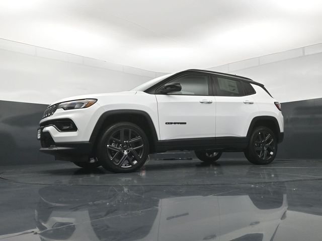 New 2026 Bright White Clear-Coat Exterior Paint Jeep Limited image 20