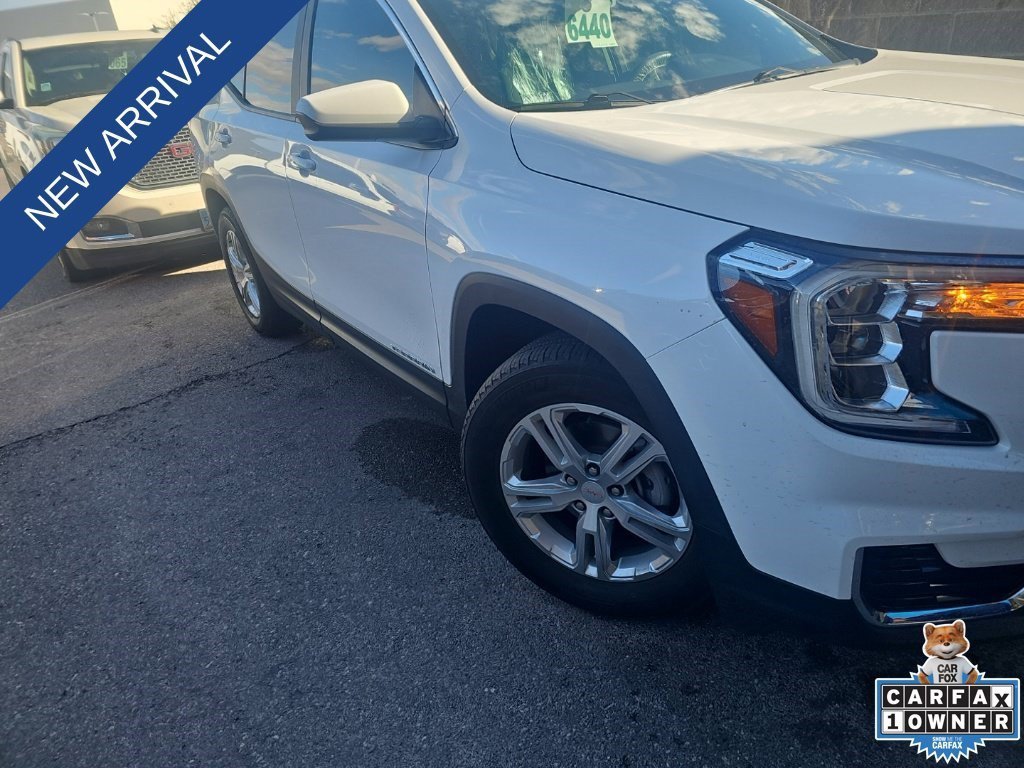 Used 2024 Summit White GMC SLE image 4