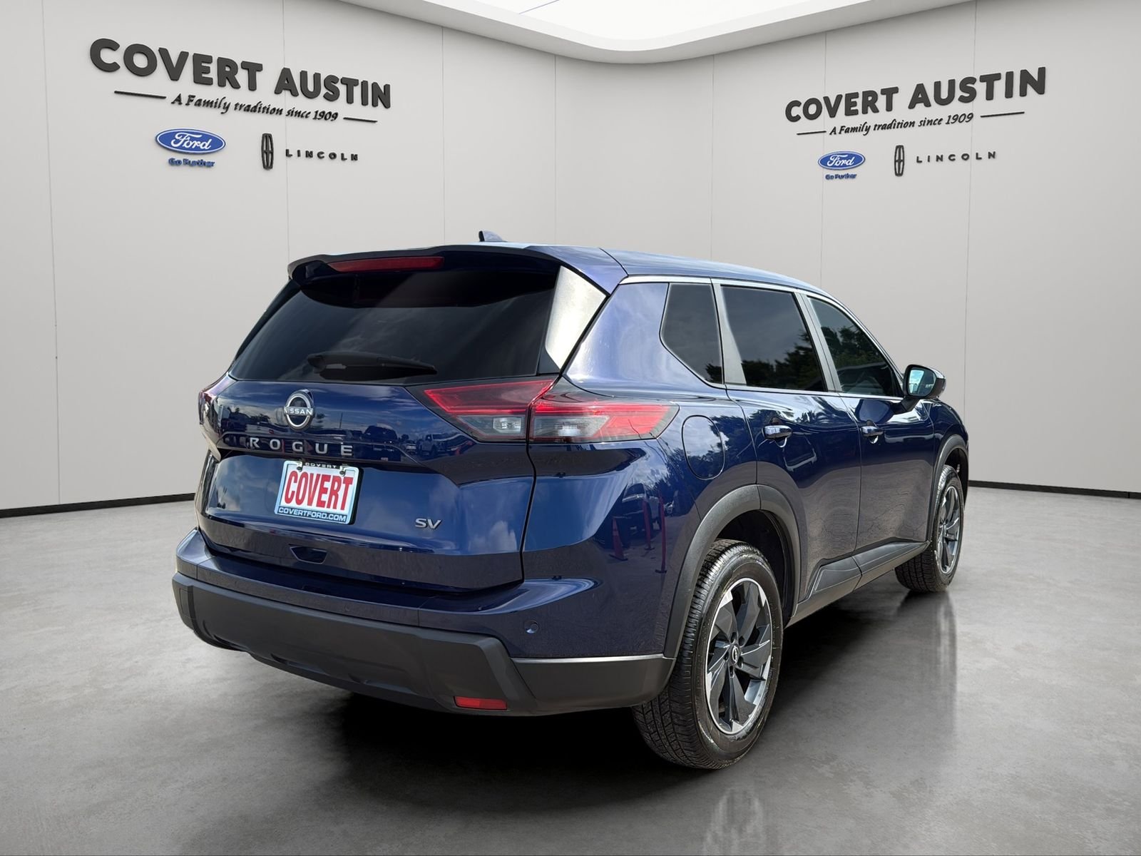 Used 2024 Blue Nissan SV image 5