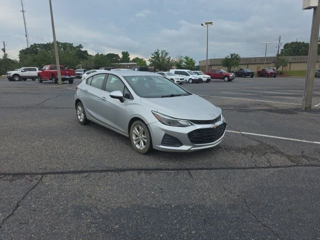 2019 Chevrolet Cruze LT Hatchback Auto's photo