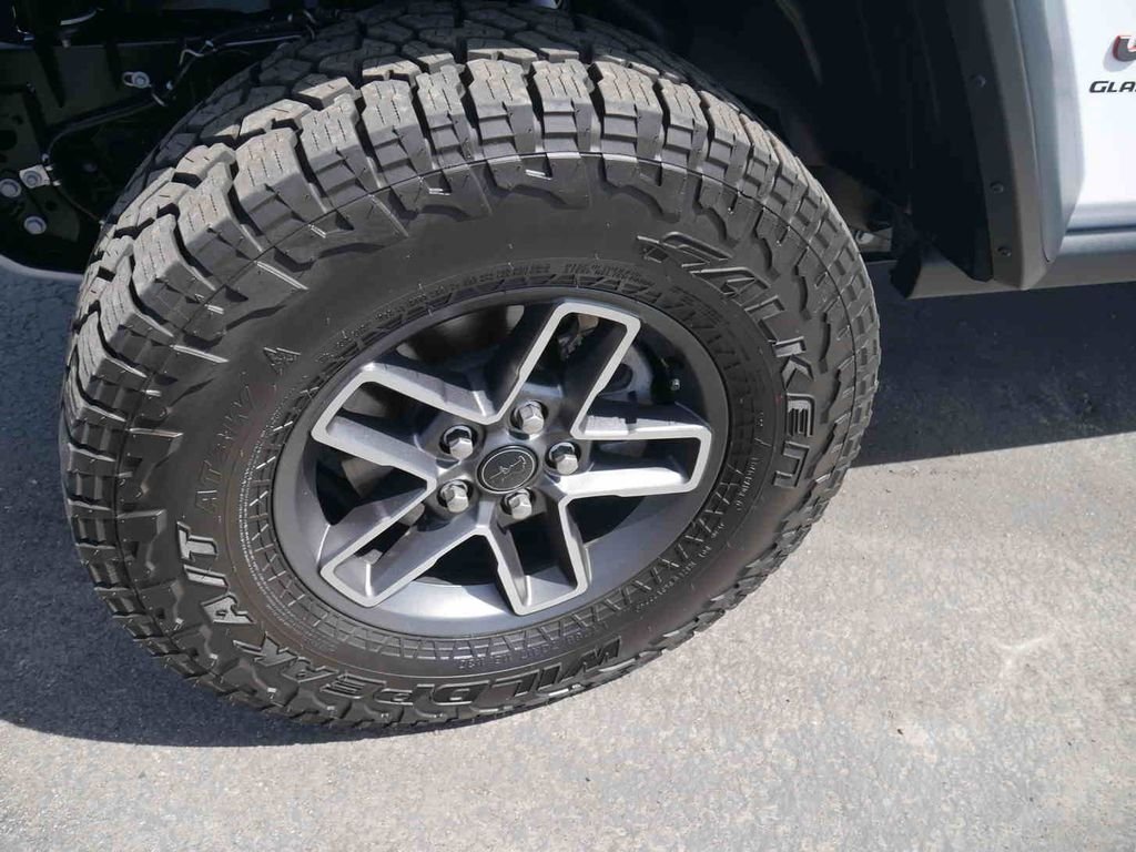 Certified Used 2026 White/off-white Jeep Mojave image 11