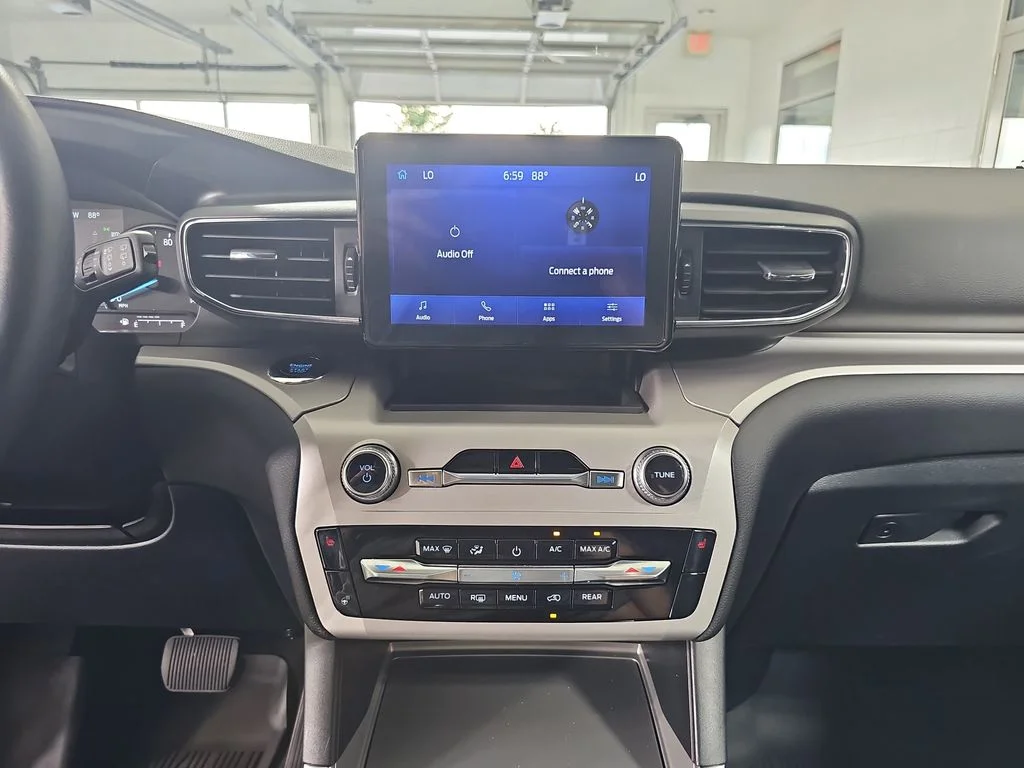Used 2023 White Ford XLT image 27