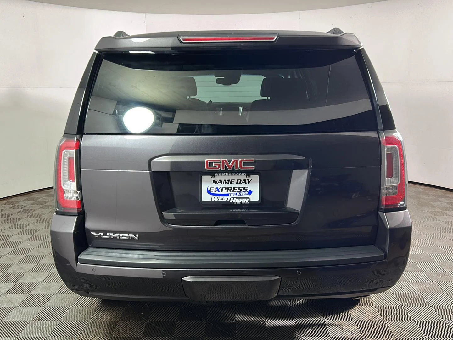 Used 2018 Iridium Metallic GMC SLT image 8