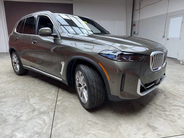 Used 2026 Green BMW xDrive40i image 7