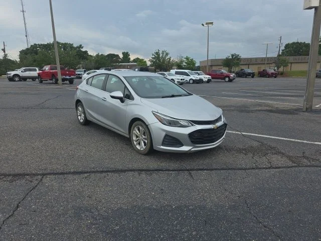 2019 Chevrolet Cruze LT Hatchback Auto's photo