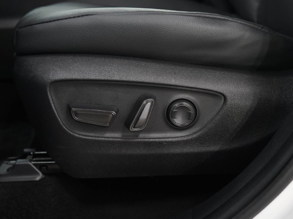 Used 2024 Pearl Toyota Xle image 29