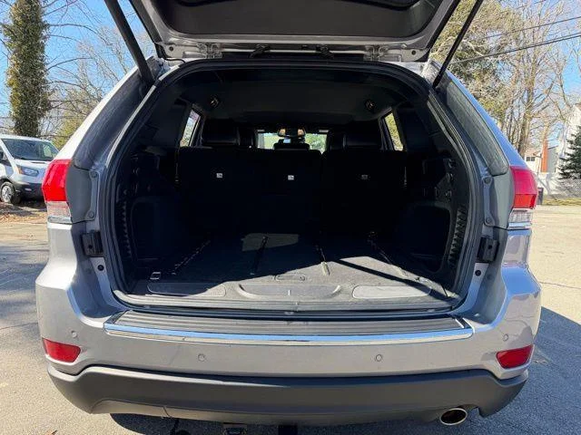 Used 2015 Silver Jeep Limited image 3